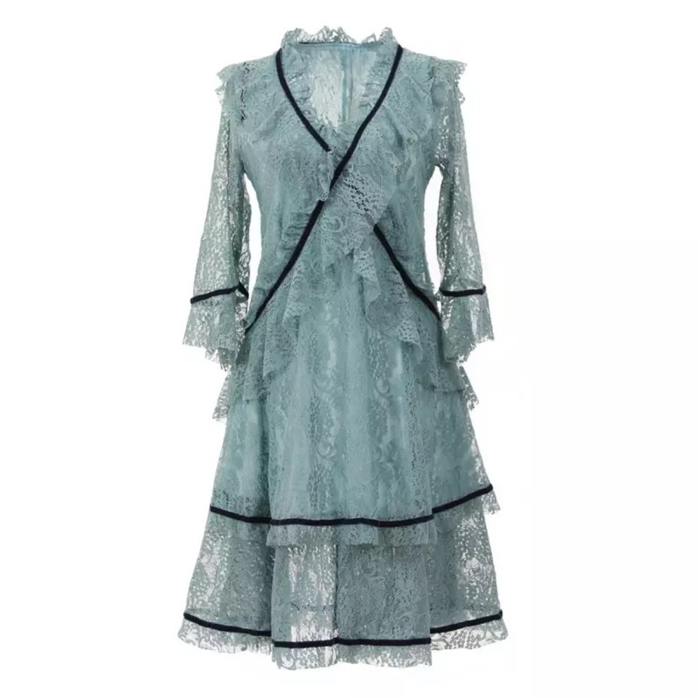Elegant lace flare dress - NEW
